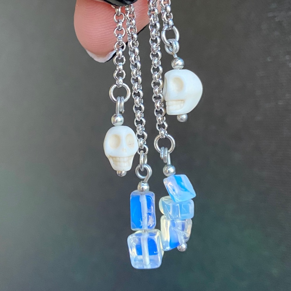White Skull & opalite stainless steel earrings - Picture 5 of 15